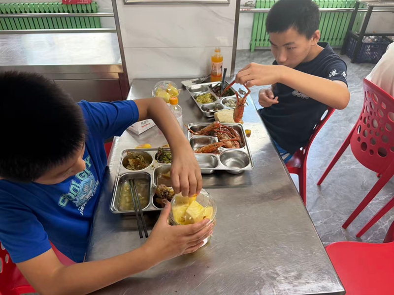 盒马罗氏虾和水果2.jpg